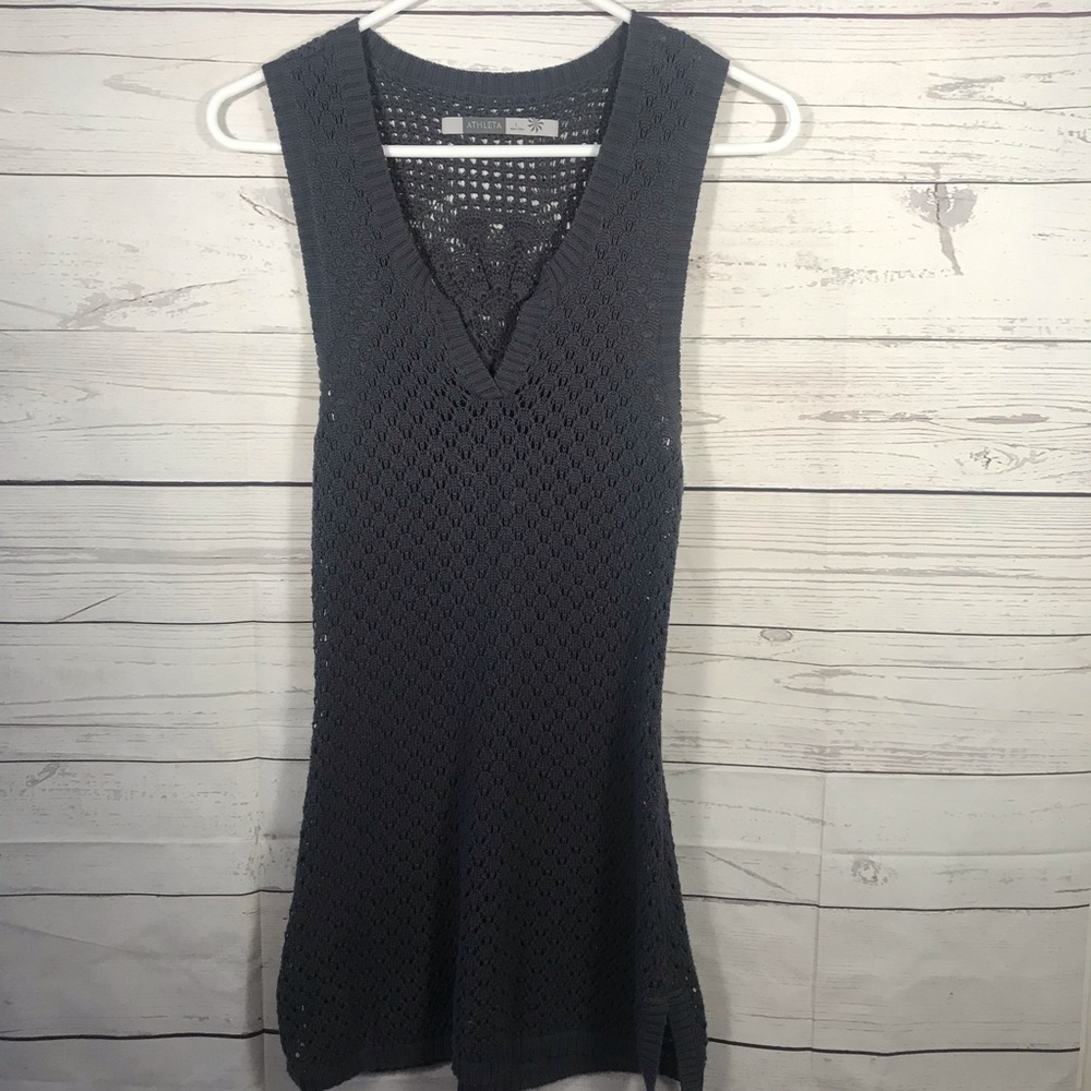 🛍️ Athleta gray crochet sleeveless top